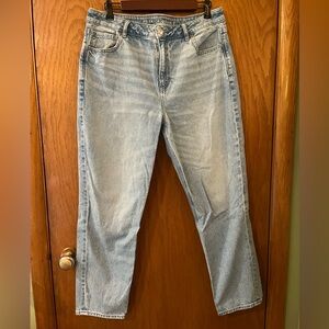 American Eagle Strigid Mom Jeans